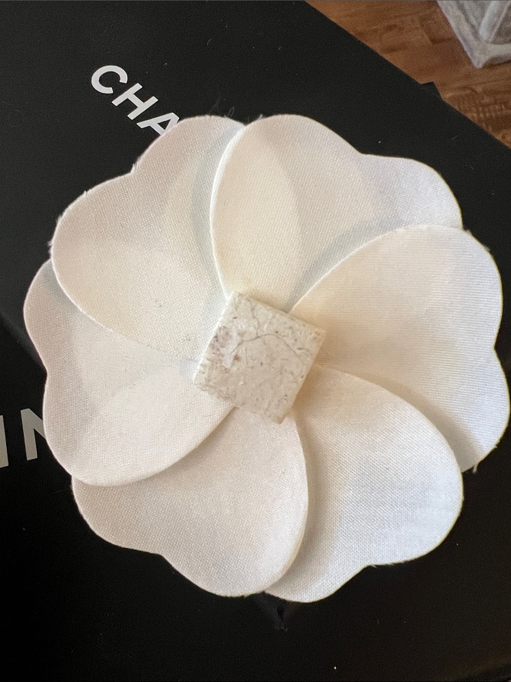 CHANEL White Camellia Fabric Flower Sticker - Picture 3 of 4